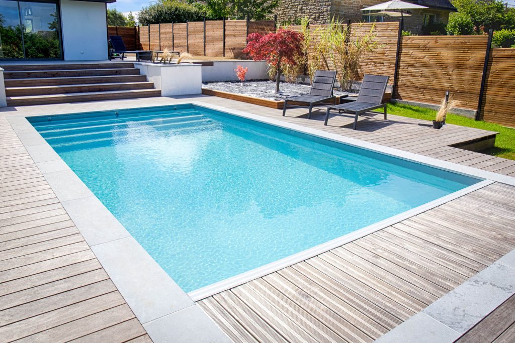 Pisciniste Baden Vannes morbihan constructeur piscine volet immergé