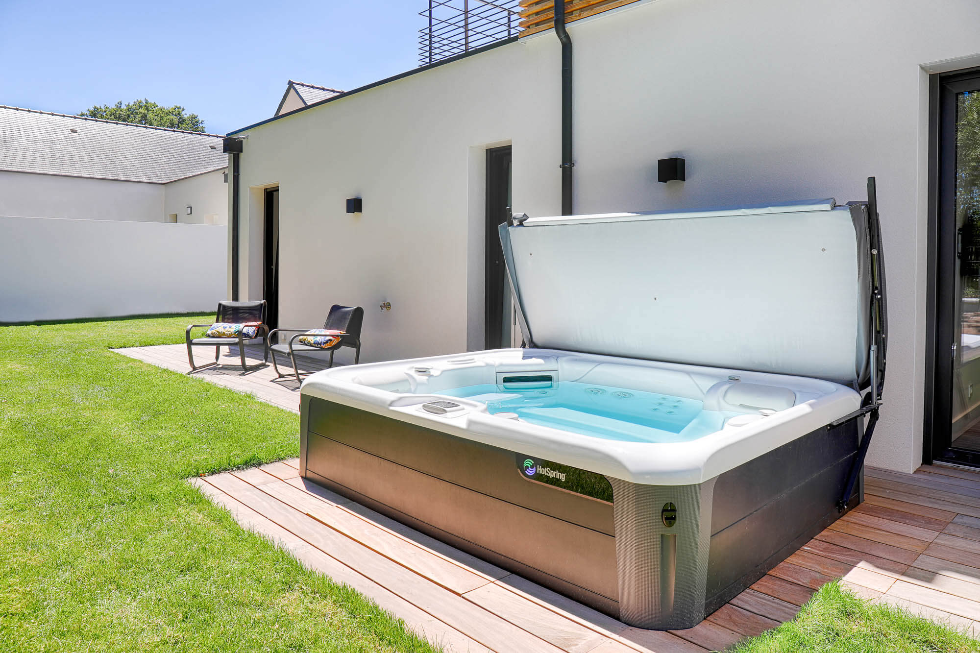 pisciniste-auray-vannes-morbihan-constructeur--spa-hotspring-triumph-4-places