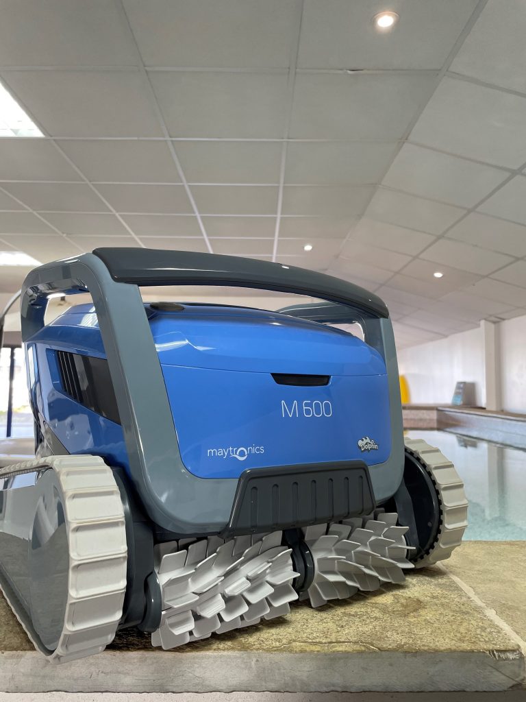 robot-electrique-nettoyeur-piscine-M600-Hydramat-Vannes-Plerin-languidic