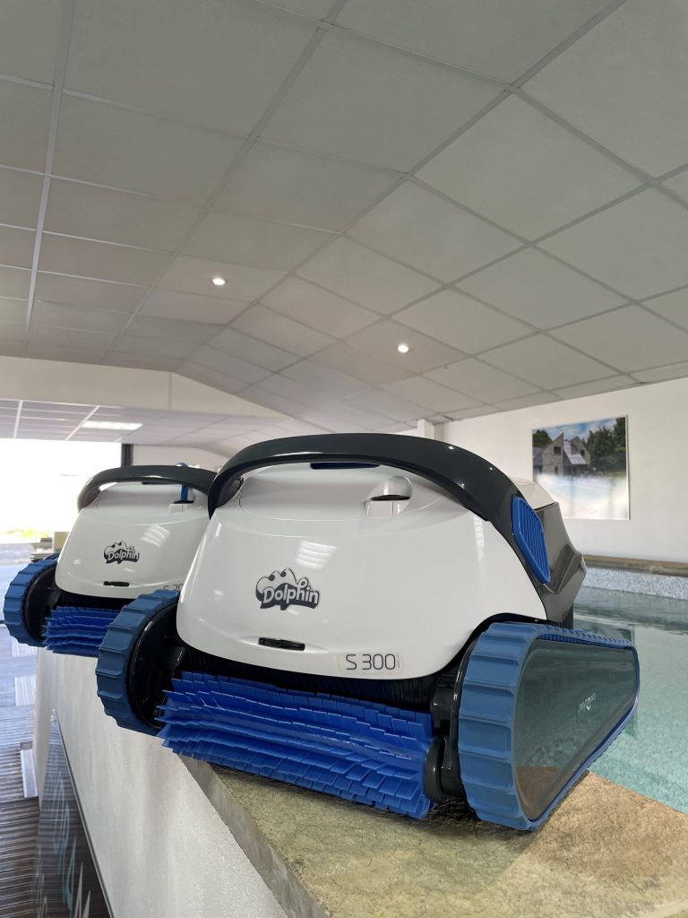 Robot_nettoyeur_éleRobot_nettoyeur_électrique_piscine_dolphi_s300i_s200_vannes_languidic_plerin_magasin_e-boutique-plerin-saint-brieuc-vannes-languidic-lorient